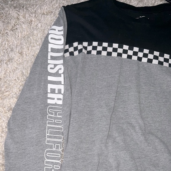 Hollister Long Sleeve - Picture 2 of 2